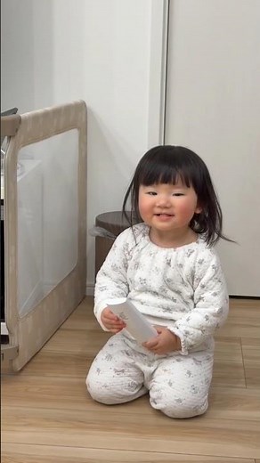 ライトを操るめいちゃん #赤ちゃん #baby