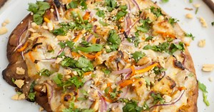 Naan Thai Peanut Chicken Flatbread Pizza