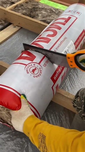 Insulating Like a Pro: The 5-Minute Method! #ConstructionHacks #InsulationTips #AtticRenovation