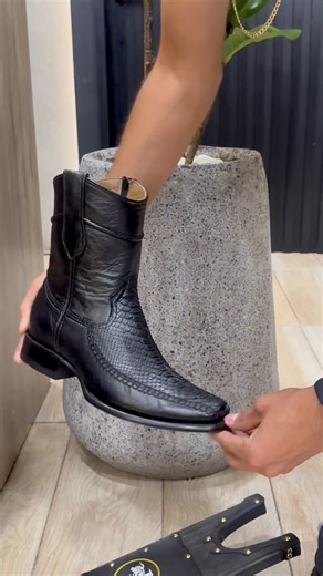Botín PITHON original 🐍🔥 Ya lo ordenaste 💯 477-216-96-61 🛍️ | Lara Boots