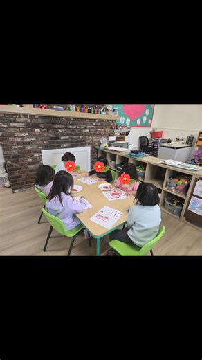 Art, focus, and fine motor development in action ❤️ At Giant Step Learning Center, we combine creativity with skill-building every day. Limited spots available — message us to schedule a tour! #costamesapreschool #orangecountychildcare #ocparents #earlyeducation #infant #toddler | Giant Step Learning Center