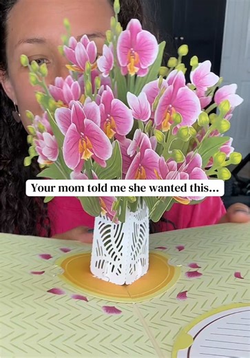 Your mom wants a card from Paper Love for Mother’s Day. #paperlove #paperflowers