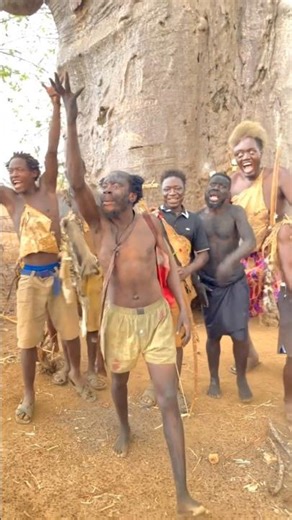 El valiente cazador que enfrentó a las hienas #shorts