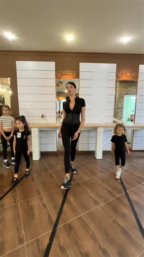 Модельна школа Ужгород S-Model School & Agency on Instagram: "Дефіле в модельніи школі S-Model School & Agency Uzhgorod @s_model_school ✨ Від першого заняття - до сміливого кроку подіумом, наші найменші❤️❤️ Catwalk @valentina_bakosh Model Valeriia Model Sashka @fw.ukraine"