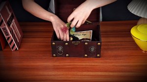 SICOHOME Large Treasure Chest 9.4“x6.9”x7“ Wooden Pirate Treasure Box with Hinged Lids, Rustic Vintage Decorative Keepsake and Jewelry Box, Trinket Storage Chest Box Christmas Ornament Storage