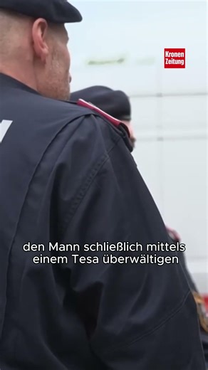 Knife alert! WEGA officers stop man with Taser