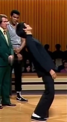 Bruce Lee’s Gravity Lean Looks IMPOSSIBLE 😱