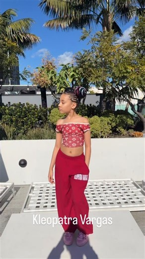 Kleopatra Vargas on Instagram: "Hopping on the trend! #Kleopatravargas #dancer #dj #model #actor"