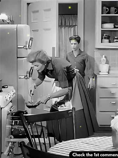 This scene wasn’t edited, now take a closer look and try not to gasp when you see the unexpected... Check the 1st comment👇 | Colleen J. McGinnis