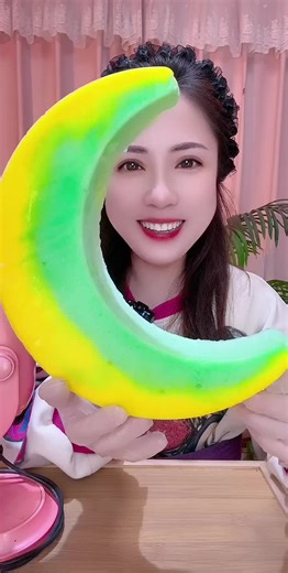 Ice Eating ASMR: Soothing Sounds of Crunching Ice