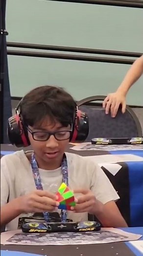 4 Second Pyramix Solve! (NEW PERSONAL RECORD!)