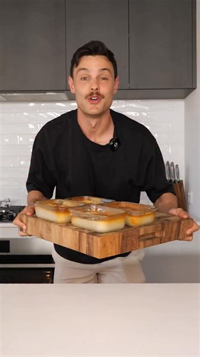 Almost every overweight client I work with makes this one mistake 👇 They skip breakfast 🍳 They think it saves calories… But in reality it backfires ❌ You hit midday Energy crashes 😴 You’re starving 🤤 And every calorie you “saved” gets eaten back later plus snacks Nothing ruins a diet faster than hunger And let’s be honest… You’re not skipping breakfast because of calories You’re skipping it because mornings are chaos ⏰ So I made 4 serves of apple pie baked oats 🍎🥧 Took me 25 minutes total 