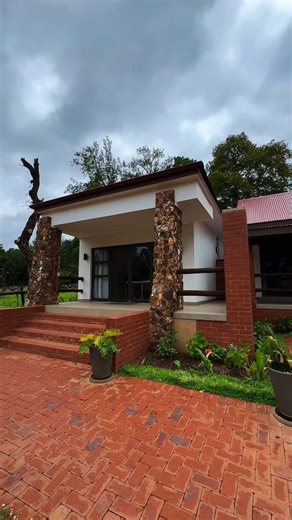 🌿Woodland Conference Rooms Discover one of our brand-new venue spaces — a serene and professional setting designed for corporate meetings and workshops. Tucked away in nature and surrounded by peaceful farm views, this tranquil space offers a refreshing escape from the city — perfect for focus, clarity, and meaningful connection. 📍 Enquire or book today and elevate your next event . 📞 ‪ 27 12 667 4822‬ 📧 barn@ireneestate.co.za 🌐 https://irenefarm.co.za/irene-farm-activities/the-woodland-con