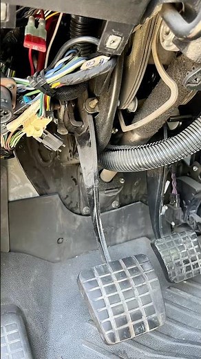 Clutch master cylinder replacement 👨‍🔧 #truck #mechanic #shipping #tools #roadtrip #transport