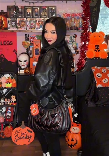 Casual Spooky Style for Halloween Outfits