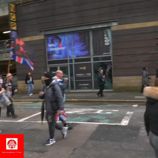 🔺Police fail to stop street fights breaking out at yesterdays protests between Stand Up To Racism and Britain First… | Southampton Times