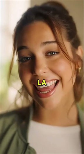 Girl Sings… Parrot Becomes the Judge! 🎤🦜 #parrot #shorts