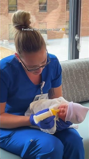Watch this nurse’s bottle feeding crash course, and get ready for your parenthood!🧑‍🧑‍🧒💕 #newborn