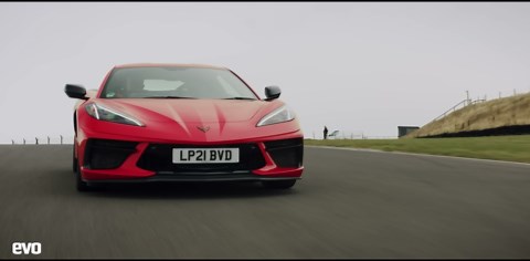 Corvette C8 vs Lamborghini Essenza SCV12, power showdown
