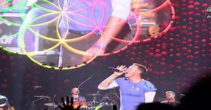 Coldplay rocks sold out crowd in Phoenix