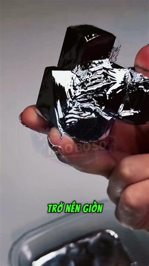 Vì sao laptop sợ kim loại này?