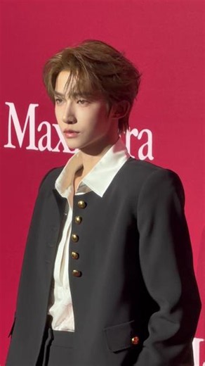 刘宇｜Max Mara 上海大秀 刘宇 亮相上海 Max Mara 2027早春大秀，一袭纯黑西装内搭纯白衬衫亮相红毯，好优雅～ #刘宇 #红毯 #时装秀 #时装周 #明星红毯