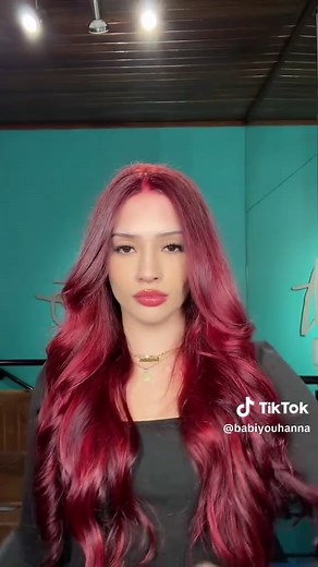 Ruivas cherry no topo: penteados e destaque para cabelo vermelho
