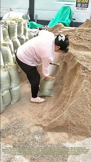 Inventing a Simple Filler: How Farmers Speed Up Sand Bagging With a Homemade Tool