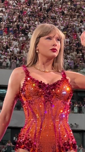 Close-Up Video of Taylor Swift in Tangerine Bodysuit at Warsaw N3