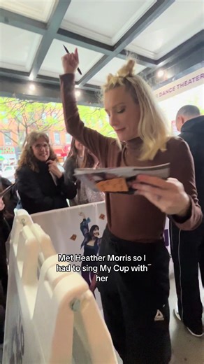 Heather Morris Sings 'My Cup' with Fans | Glee Star