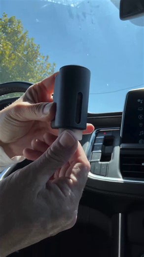 Temu Portugal on Instagram: "🚗✨ Elegância no ar, frescura a cada viagem. O nosso Difusor de Aroma para Carro traz-te 3 níveis ajustáveis de fragrância masculina com um design premium, seguro e discreto. Inclui 3 óleos de colónia duradouros para transformar cada trajeto numa experiência sofisticada. Ideal para motoristas exigentes e viagens diárias. 🌬️🖤 Utilize o código: fdf7336 Ou clique no link abaixo: https://temu.to/m/enlmap8luzk #Temu #achadosTemu #produtosTemu #Perfu