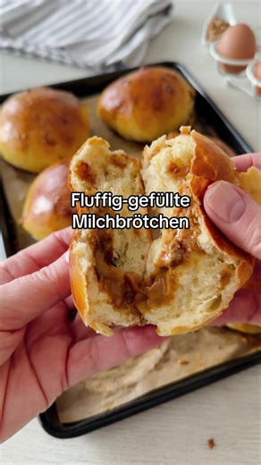 Fluffige gefüllte Milchbrötchen mit Sauerteig-Discard