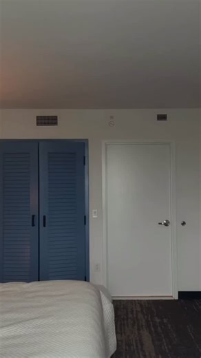 I had to do an interview transition. I LOVE THIS SUIT!!!! 💝💝 | Tess Ferm