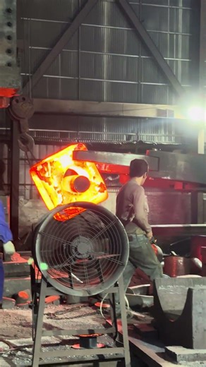 Inside the global forge hub factory Brutal Open-Die Forging Process – Workers vs Molten Steel #forge