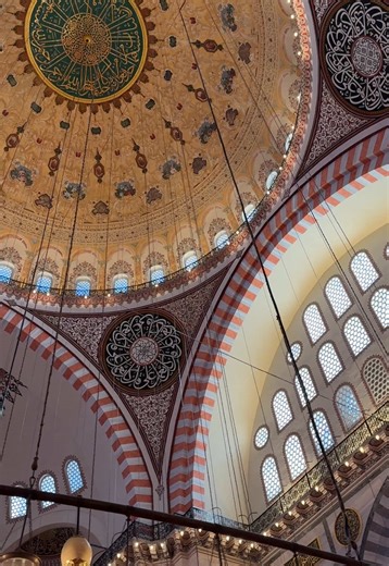 another mosque hunting in istanbul… Süleymaniye Mosque! the camii itself is so breathtaking and hugee. and right behind it? the tombs of Sultan Suleiman and his wife, Hurrem Sultan… talk about resting in prime real estate with a view 🥹
