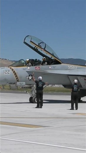 Epic Look at the F/A-18 Super Hornet Starting Its Engines #subscribe #military #aviation 🔥