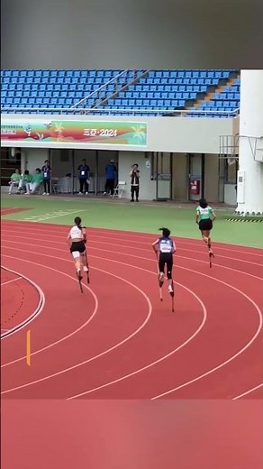 Women’s stilt racing is wild! 🤩 #StiltRacing #WomenOnStilts #IncredibleBalance #UniqueSports