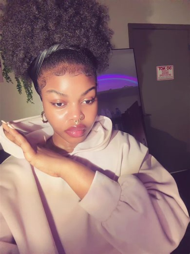 💫es (@des_george)’s videos with Beware - audiogirl