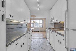 2000 Linwood Ave 9V #9V, Fort Lee, NJ 07024 - MLS 23012659 - Coldwell Banker