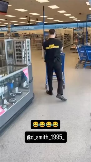 Devin Smith on Instagram: "#foryoupage #fyp #fypシ #funny #funnyreels #funnyvideos #explorepage #explore #trending #trendingreels #trendingvideo #ross #contentcreator #content #digitalmarketing #digitalcreator #grovehero #keyglock #youngdolph #paperrouteempire #clothes #clothingstore #follow #followｍe #followpage #dsmith1995 #roasting #roastseason #roast #explore #penguin"