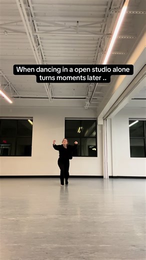 Steps_of_praise (@avaleepraise)’s video of praise dancer