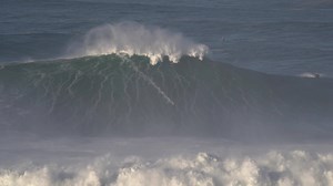 Have we just seen the world record broken for biggest wave ever surfed? Here’s @lucaschumbo from XXL Nazare yesterday. | Magicseaweed