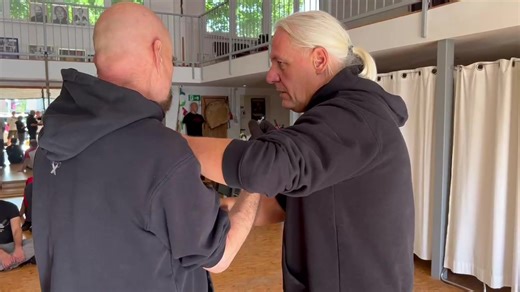 FOOK-SAO und seine bedeutende FUNKTION Video 4:37 Ich denke aus dem Video und dem, was ich MEISTER OLIVER erkläre, geht alles Wichtige hervor. Aber Ihr dürft gerne nach Einzelheiten fragen | GM Dr. Keith Kernspecht