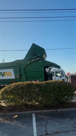 WM 320 #automobile #wastemanagement #garbagetruck #peterbilt
