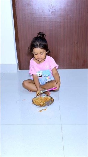 Devanshi sara chowmein kha gai 😲❤️ #shorts #ytshorts #foryou #trending #viralvideo