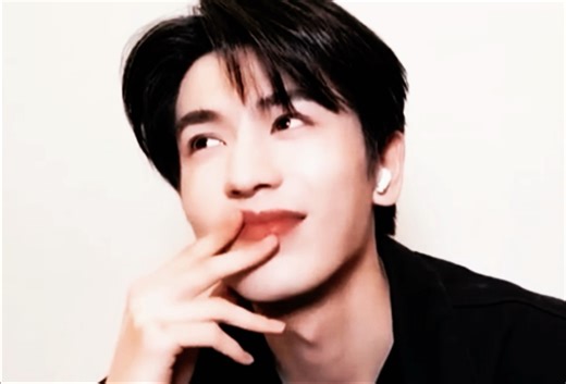 我也不想磕啊 可是此男就这么又争又抢 又怼又宠诶