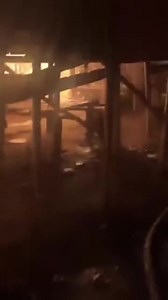 Sumiklab ang sunog sa isang residential area sa Barangay Wawa, Batangas City, pasado alas-11 ng gabi ng Linggo, April 27, 2025. Umabot sa ikalawang alarma ang sunog, na fire under control na as of 12:17 a.m. ng Lunes, April 28, 2025, ayon sa BFP-Batangas. | via (🎥: djpapahugs) | ABS-CBN News