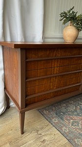 Surprised???🤯 Just this week I received two different DMs from people asking me if this was actually a lucrative career choice… it took a few years to get here but it is! I am proud of what we built. BUT⬇️ I definitely spent more on this piece than I nor@ally would have. I have a set percentage I’m willing to spend on a piece in comparison to what I think I can get for it and I went over! Therefore it ate into my profits. 🥴But I’m still pleased! THANK YOU to each of you who support me. These v