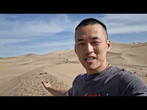 I Found a Real Oasis in the Gobi Desert! 🌙 | Mingshashan, Dunhuang