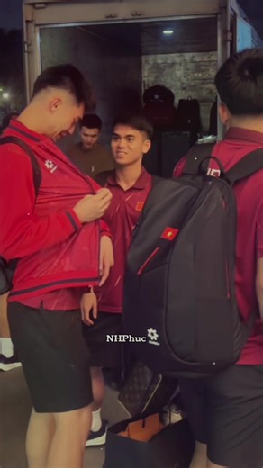 Trong lần tập trung này của ĐTQG thì 3 đứa út ít của đội luôn trò chuyện cùng nhau, sát cánh bên nhau, đi cùng nhau nên càng luỵ lứa u23 này hơn#khuatvankhang #nguyennhatminh #trantrungkien #u23vietnam #bongda
